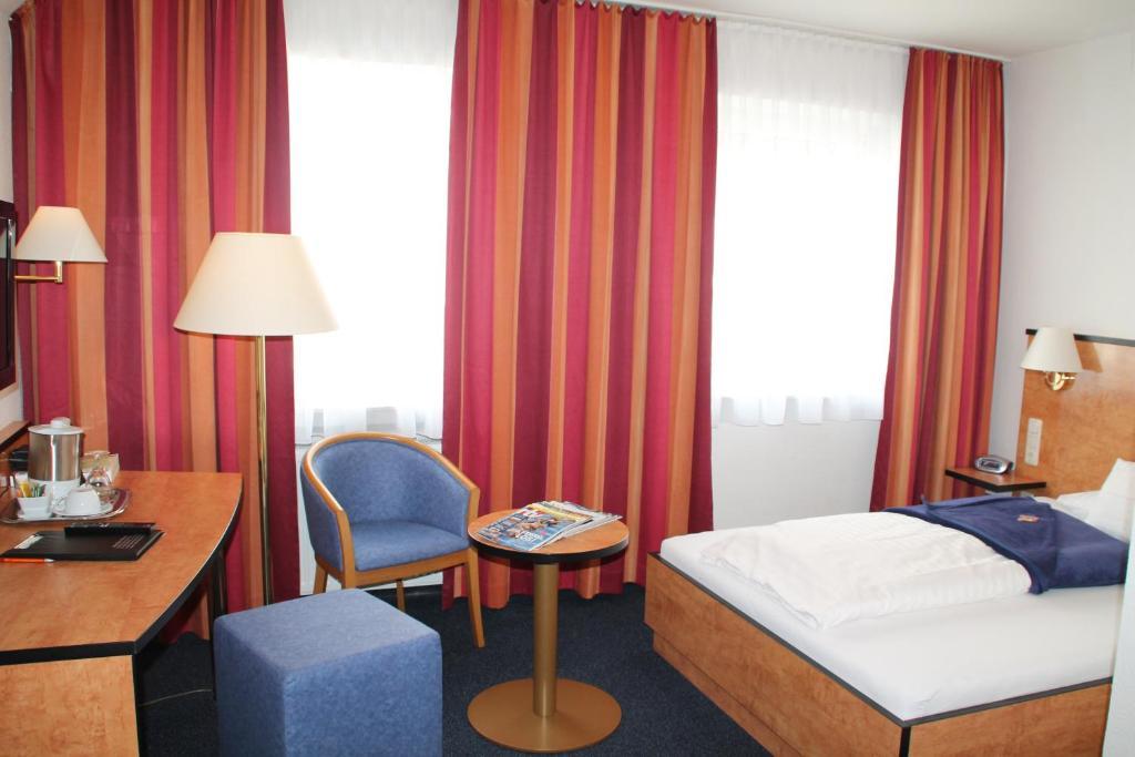Single Room with French Bed,799267377:JPEG